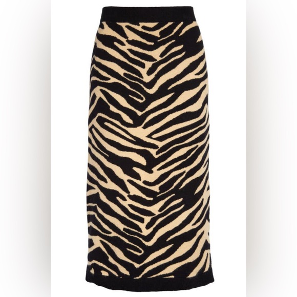 Halogen Dresses & Skirts - Halogen Sweater Skirt In Black- Beige Tiger Pattern MIDI